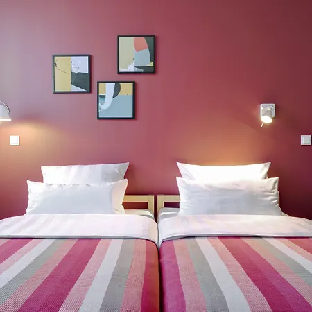 Отель The Circus