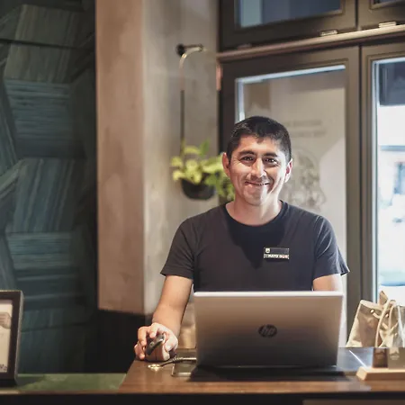 Отель The Circus